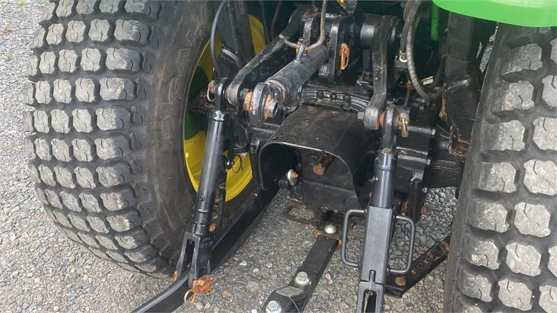John Deere 3033 R - جرار البلدية: صورة 5 John Deere 3033 R - جرار البلدية: صورة 5