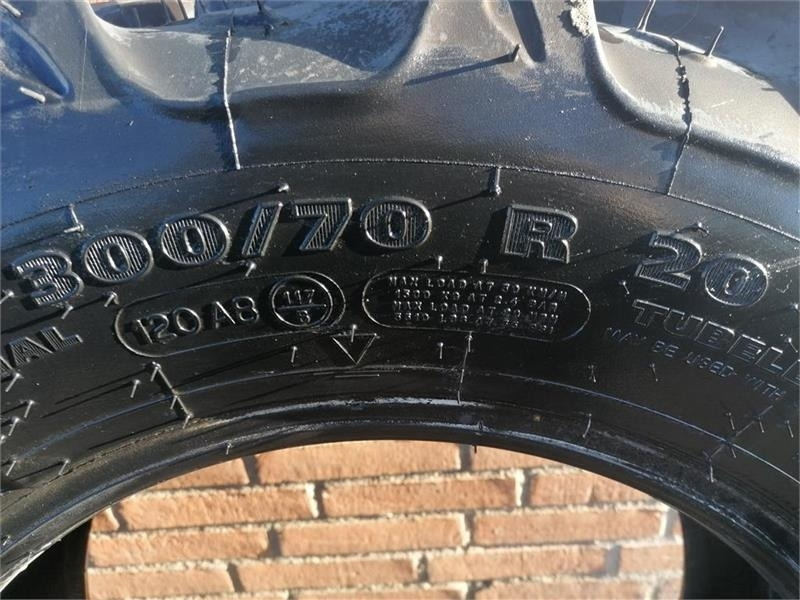 Kleber 300/70R20 - إطارات - آلية المنفعة/ مركبة خاصة: صورة 4 Kleber 300/70R20 - إطارات - آلية المنفعة/ مركبة خاصة: صورة 4