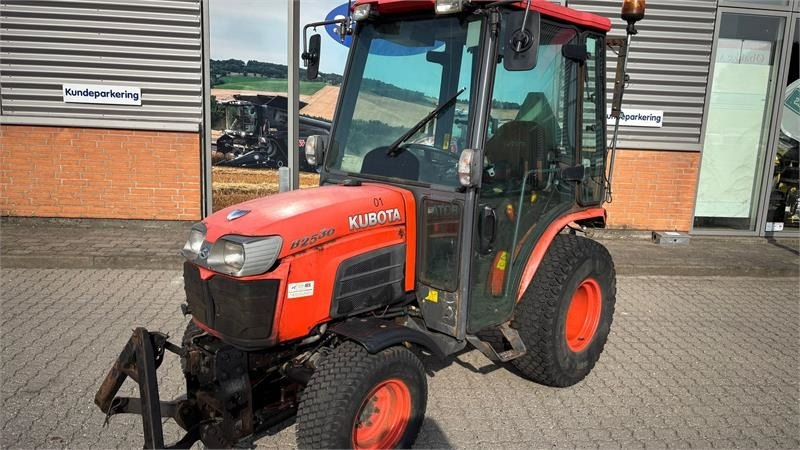 Kubota B2530 HST B2530 - جرار البلدية: صورة 1 Kubota B2530 HST B2530 - جرار البلدية: صورة 1