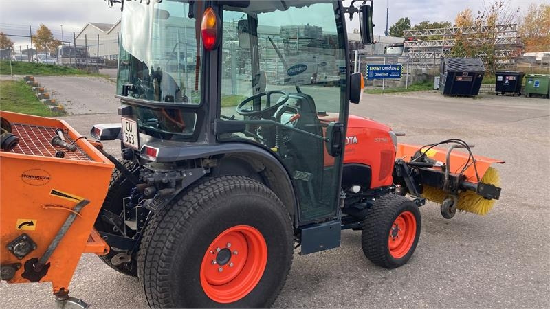 Kubota ST341 inkl. 150 cm kost og udlægger - جرار البلدية: صورة 5 Kubota ST341 inkl. 150 cm kost og udlægger - جرار البلدية: صورة 5