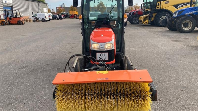 Kubota ST341 inkl. 150 cm kost og udlægger - جرار البلدية: صورة 3 Kubota ST341 inkl. 150 cm kost og udlægger - جرار البلدية: صورة 3
