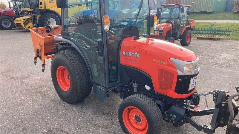 Kubota ST341 inkl. 150 cm kost og udlægger - جرار البلدية: صورة 4 Kubota ST341 inkl. 150 cm kost og udlægger - جرار البلدية: صورة 4