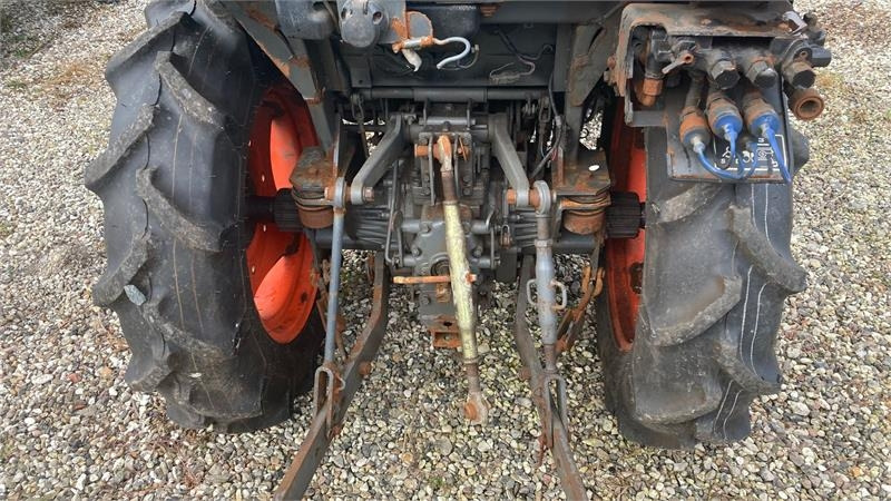 Kubota STW37 Kun 1145 timer - جرار البلدية: صورة 4 Kubota STW37 Kun 1145 timer - جرار البلدية: صورة 4