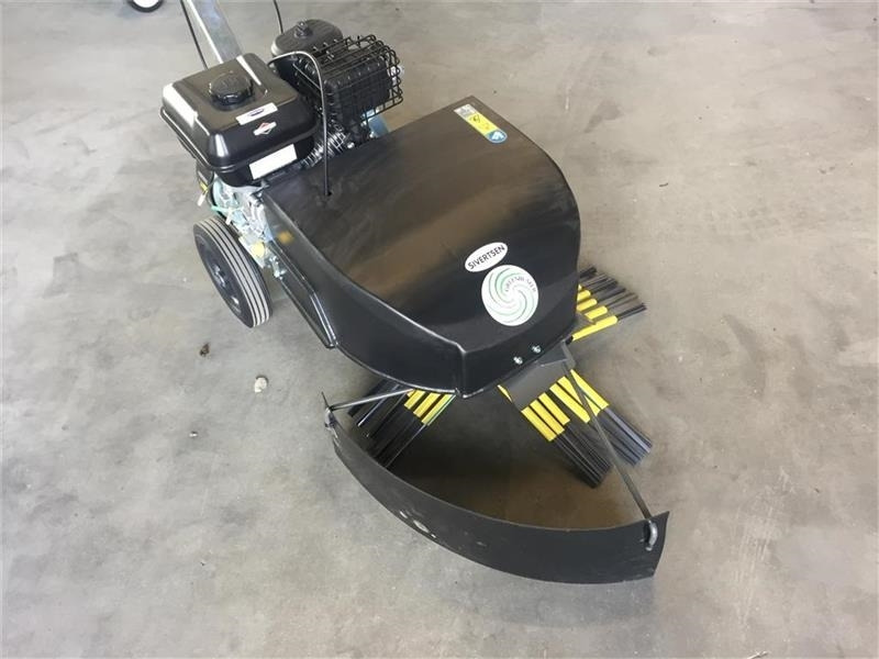 Kwern Greenbuster Pro III 8x3 Inkl. afdækningsskær - معدات الحدائق: صورة 1 Kwern Greenbuster Pro III 8x3 Inkl. afdækningsskær - معدات الحدائق: صورة 1