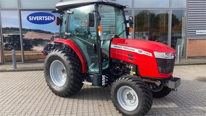 Massey Ferguson 1765 M HC  - جرار البلدية: صورة 1 Massey Ferguson 1765 M HC  - جرار البلدية: صورة 1