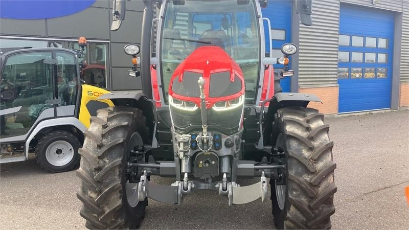Massey Ferguson 5S.145 Exclusive Dyna-6 Exclusive - جرار: صورة 2 Massey Ferguson 5S.145 Exclusive Dyna-6 Exclusive - جرار: صورة 2