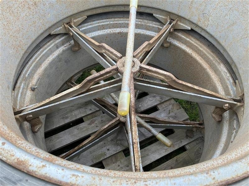 Molcon 16.9x38 5 armet bred - الإطارات والجنوط - الآلات الزراعية: صورة 2 Molcon 16.9x38 5 armet bred - الإطارات والجنوط - الآلات الزراعية: صورة 2