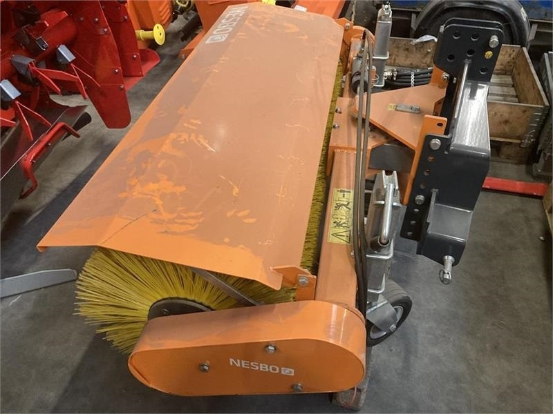 Nesbo FM 1500 P 1000H PTO - 3 pkt. 1 - مكنسة: صورة 2 Nesbo FM 1500 P 1000H PTO - 3 pkt. 1 - مكنسة: صورة 2