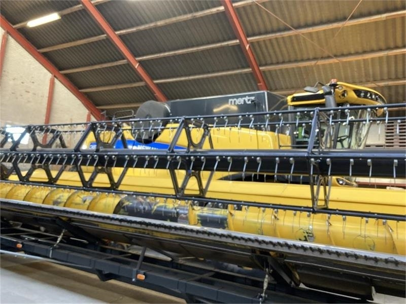 New Holland 35” Varifeed - مرفق الحصادة: صورة 3 New Holland 35” Varifeed - مرفق الحصادة: صورة 3