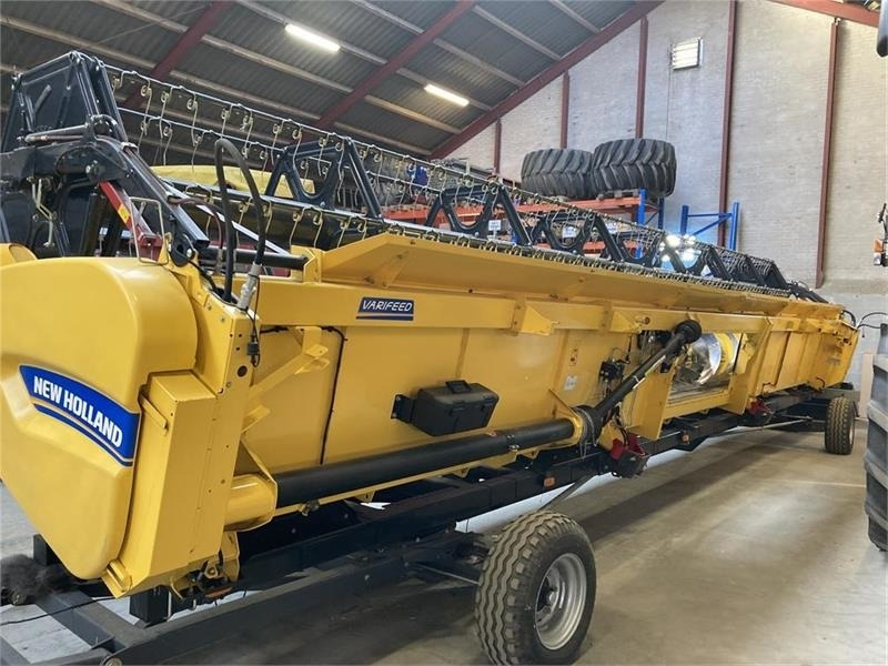 New Holland 35” Varifeed - مرفق الحصادة: صورة 2 New Holland 35” Varifeed - مرفق الحصادة: صورة 2