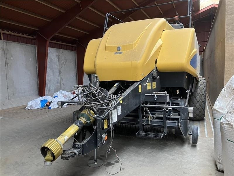 New Holland BB9090 PLUS med Parkland 325 vogn - مكبس البالات المستطيله: صورة 1 New Holland BB9090 PLUS med Parkland 325 vogn - مكبس البالات المستطيله: صورة 1