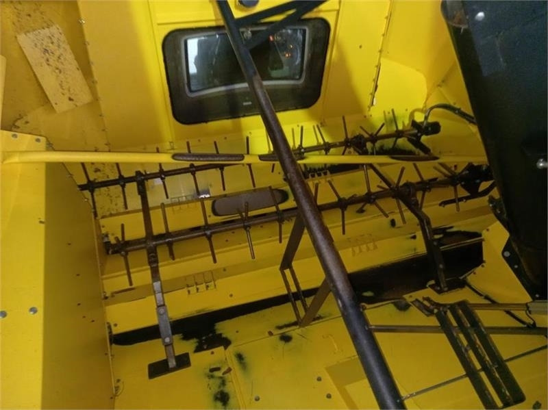 New Holland CR9.80 - حصادة موحَّدة: صورة 4 New Holland CR9.80 - حصادة موحَّدة: صورة 4
