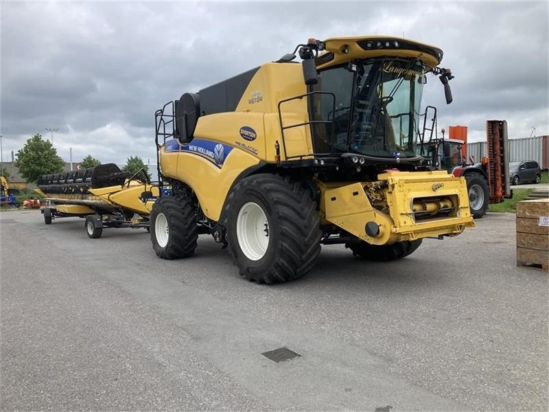New Holland CR9.90 Med 35 fods Varifeed mm - حصادة موحَّدة: صورة 2 New Holland CR9.90 Med 35 fods Varifeed mm - حصادة موحَّدة: صورة 2