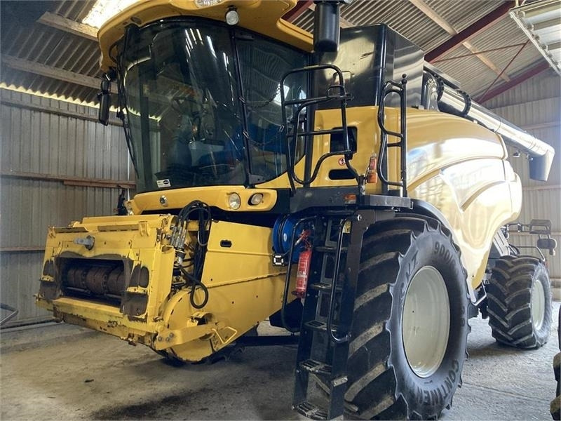 New Holland CR9090 35 fod VF bord og 4wd mm. - حصادة موحَّدة: صورة 1 New Holland CR9090 35 fod VF bord og 4wd mm. - حصادة موحَّدة: صورة 1
