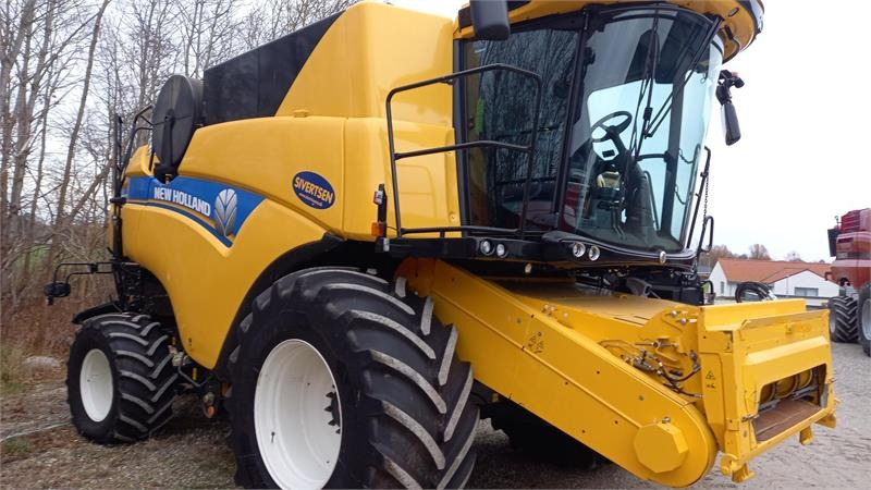 New Holland CX8.80 SLH med 25 fods Varifeed - حصادة موحَّدة: صورة 2 New Holland CX8.80 SLH med 25 fods Varifeed - حصادة موحَّدة: صورة 2