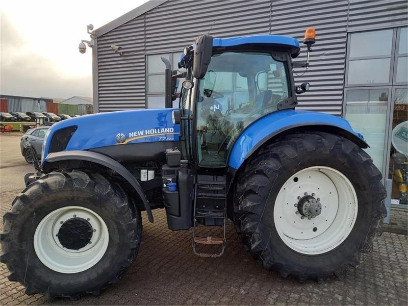 New Holland T7.220 - جرار: صورة 2 New Holland T7.220 - جرار: صورة 2