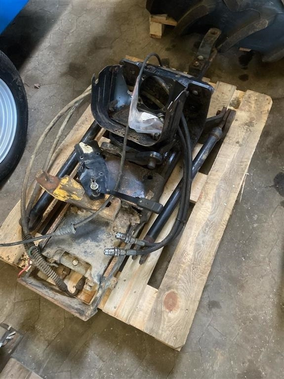 New Holland T7030 Hitchtræk - قارنة توصيل هيدروليكي: صورة 1 New Holland T7030 Hitchtræk - قارنة توصيل هيدروليكي: صورة 1