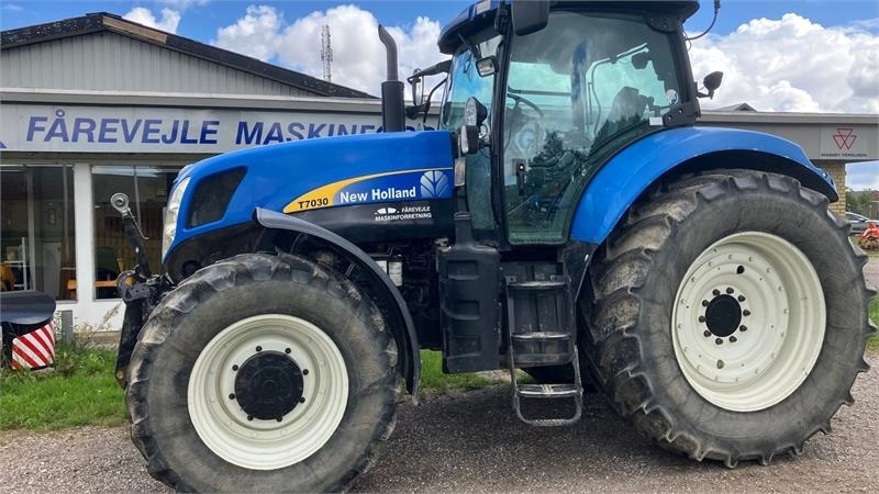 New Holland T7030 - جرار: صورة 1 New Holland T7030 - جرار: صورة 1