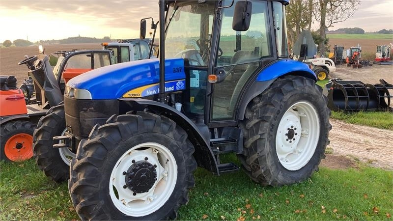 New Holland TD90D - جرار: صورة 1 New Holland TD90D - جرار: صورة 1