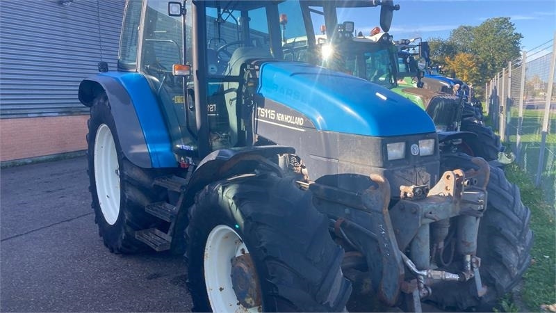 New Holland TS115 - جرار: صورة 1 New Holland TS115 - جرار: صورة 1