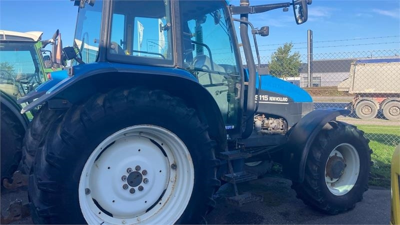New Holland TS115 - جرار: صورة 2 New Holland TS115 - جرار: صورة 2