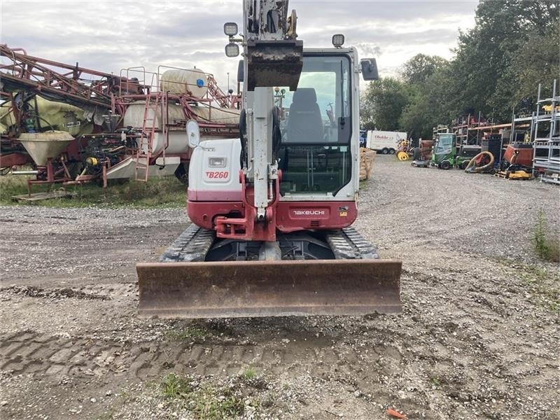 Takeuchi TB260 - حفارة مُصَّغرة: صورة 4 Takeuchi TB260 - حفارة مُصَّغرة: صورة 4
