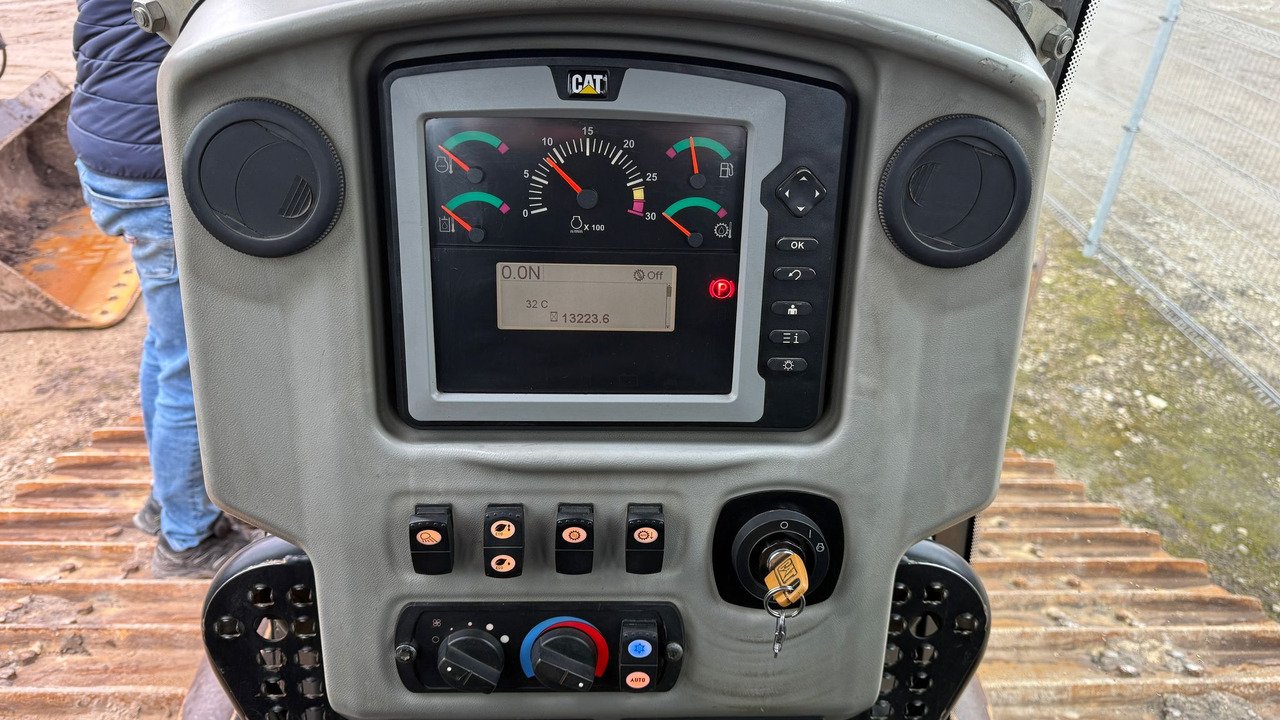 جرافة CAT D6N LGP: صورة 10
