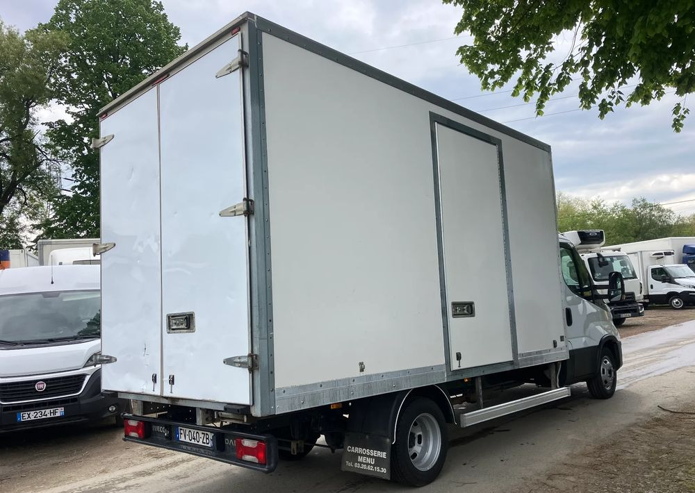 Iveco DAILY 35C16 kontener kurierka 3.0 silnik - شاحنة مغلقة الصندوق: صورة 3 Iveco DAILY 35C16 kontener kurierka 3.0 silnik - شاحنة مغلقة الصندوق: صورة 3