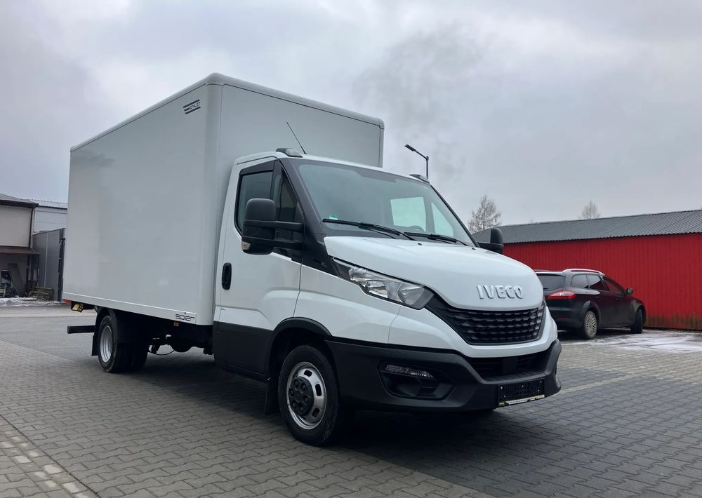 Iveco DAILY 35C16 kontener kurierka winda STAN PERFEKCYJNY - شاحنة مغلقة الصندوق: صورة 2 Iveco DAILY 35C16 kontener kurierka winda STAN PERFEKCYJNY - شاحنة مغلقة الصندوق: صورة 2