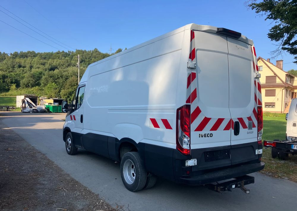 Iveco Daily 35c16 blaszak KLIMA SPROWADZONY serwisówka - فان: صورة 4 Iveco Daily 35c16 blaszak KLIMA SPROWADZONY serwisówka - فان: صورة 4