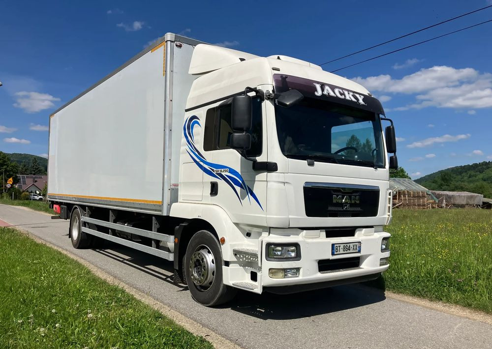 MAN MAN TGM 18.290 KURIERKA KONTENER 20 PALET SYPIALKA - شاحنة مقفلة: صورة 2 MAN MAN TGM 18.290 KURIERKA KONTENER 20 PALET SYPIALKA - شاحنة مقفلة: صورة 2