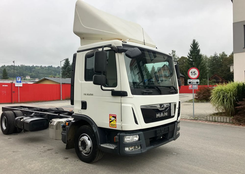 MAN Man TGM 12.250 euro 6 ramo do zabudowy Pomoc drogowa laweta kiper - شاحنة هيكل كابينة: صورة 2 MAN Man TGM 12.250 euro 6 ramo do zabudowy Pomoc drogowa laweta kiper - شاحنة هيكل كابينة: صورة 2