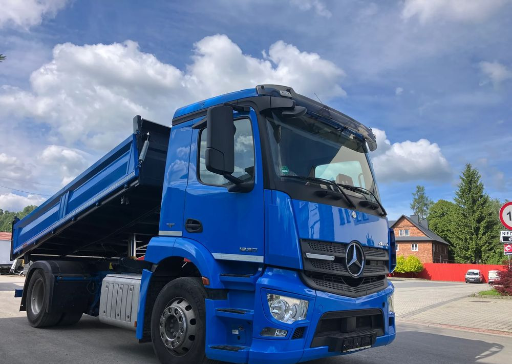 Mercedes-Benz ANTOS 1830 solidny kiper wywrotka blokada mostu - شاحنة قلاب: صورة 2 Mercedes-Benz ANTOS 1830 solidny kiper wywrotka blokada mostu - شاحنة قلاب: صورة 2