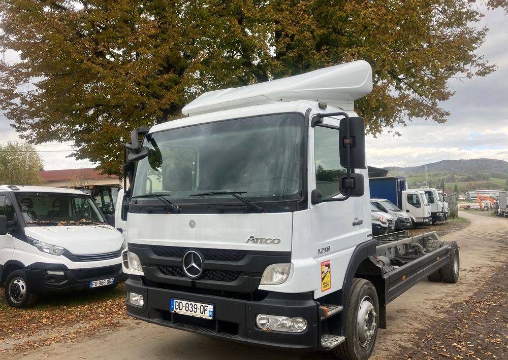 Mercedes-Benz Mercedes Atego 1218 Rama do zabudowy kiper beczka hakowiec laweta - شاحنة هيكل كابينة: صورة 1 Mercedes-Benz Mercedes Atego 1218 Rama do zabudowy kiper beczka hakowiec laweta - شاحنة هيكل كابينة: صورة 1