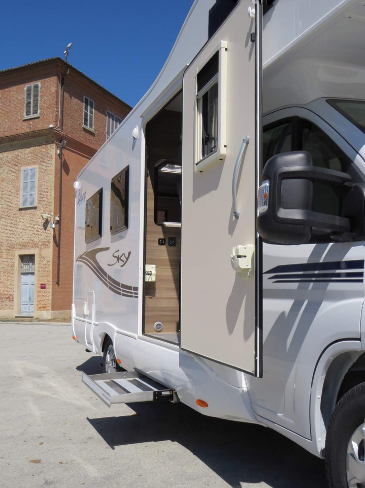 Fiat Ducato RETRACTABLE PLATFORM (300KG CAPACITY) - موتر هوم سقف عالي: صورة 2 Fiat Ducato RETRACTABLE PLATFORM (300KG CAPACITY) - موتر هوم سقف عالي: صورة 2