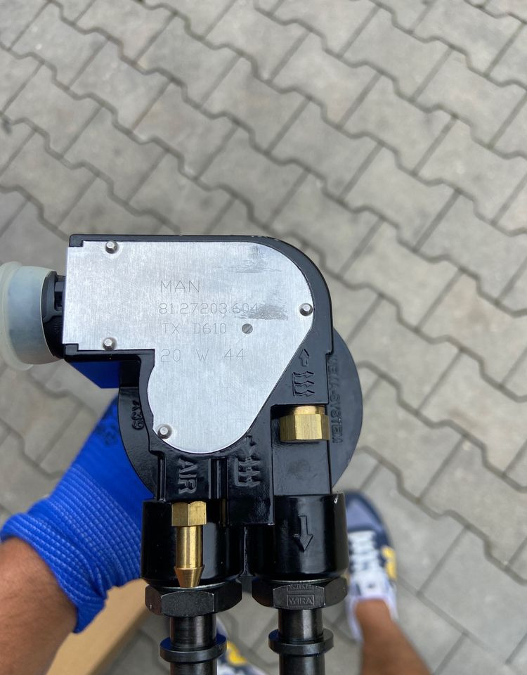 Czujnik poziomu paliwa MAN TGX TGS smok ssak jak NOWY - قطع غيار - شاحنة: صورة 3 Czujnik poziomu paliwa MAN TGX TGS smok ssak jak NOWY - قطع غيار - شاحنة: صورة 3