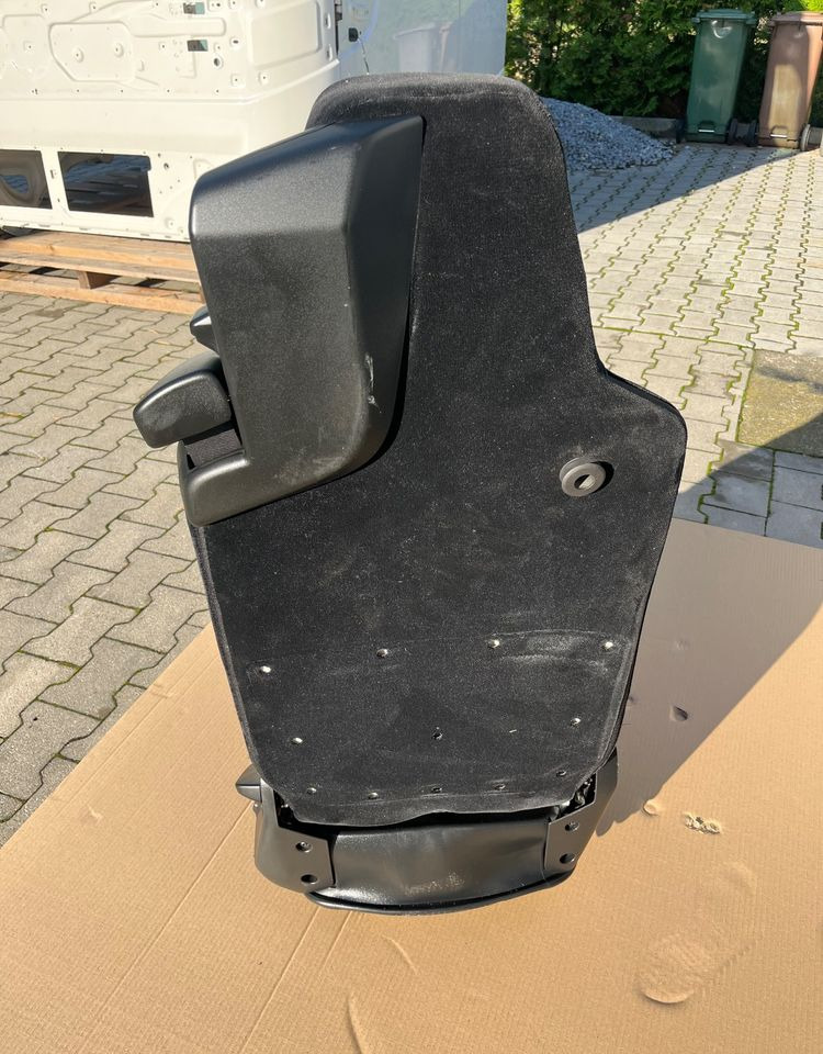 Fotel kierowcy MAN TG3 TGX nowy model siedzenie lewe - الكابينة والداخلية - شاحنة: صورة 5 Fotel kierowcy MAN TG3 TGX nowy model siedzenie lewe - الكابينة والداخلية - شاحنة: صورة 5