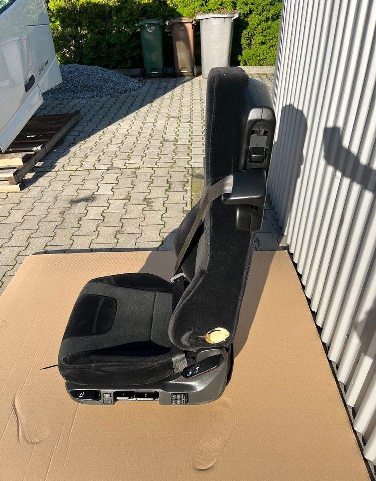 Fotel kierowcy MAN TG3 TGX nowy model siedzenie lewe - الكابينة والداخلية - شاحنة: صورة 3 Fotel kierowcy MAN TG3 TGX nowy model siedzenie lewe - الكابينة والداخلية - شاحنة: صورة 3