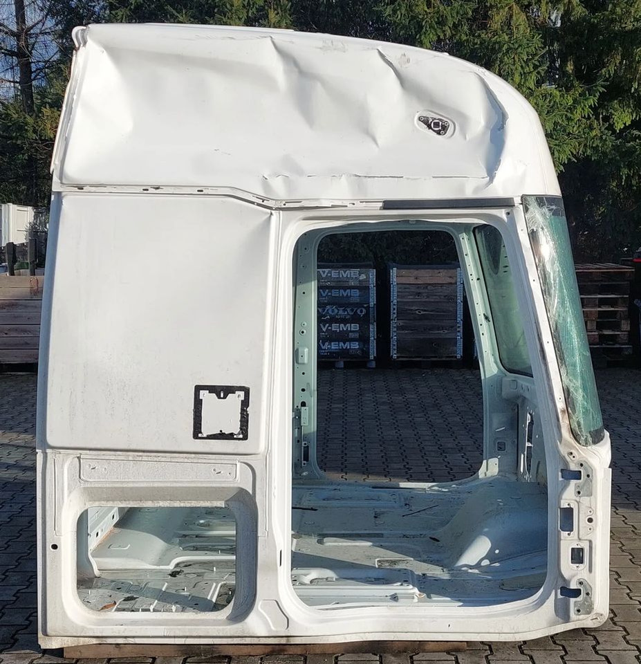 KABINA RENAULT GAMA T WYSOKA 2023R - آليات: صورة 3 KABINA RENAULT GAMA T WYSOKA 2023R - آليات: صورة 3