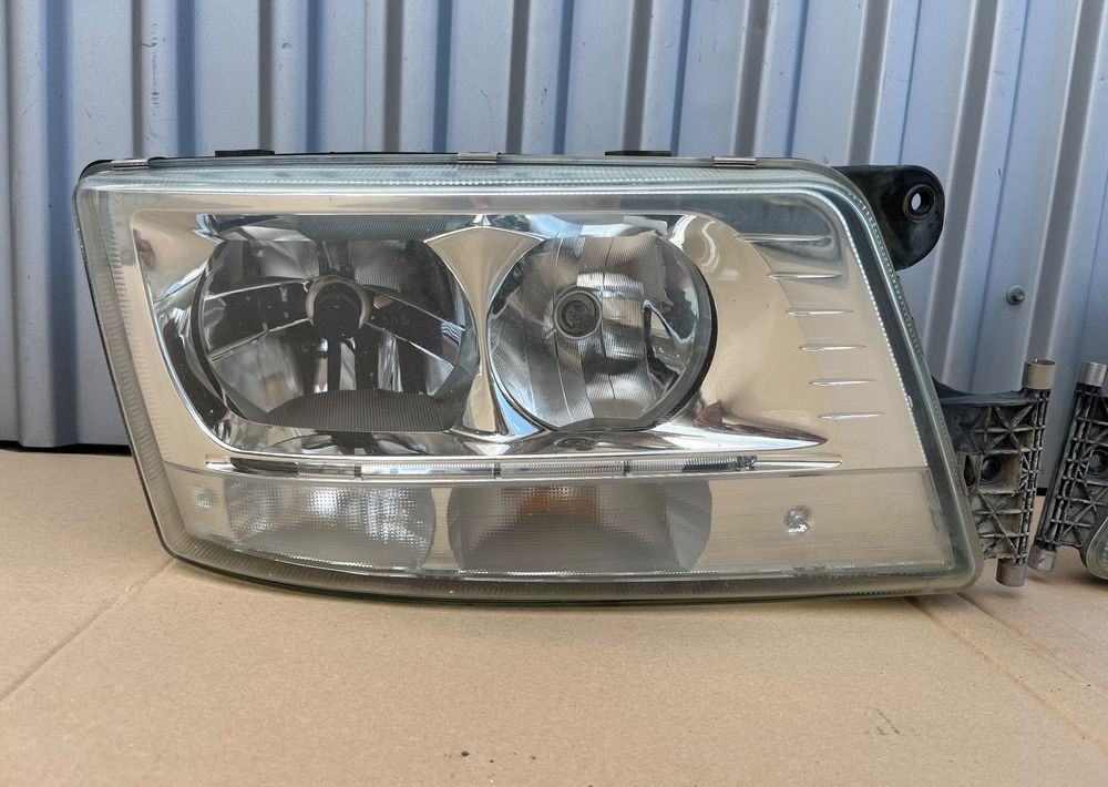 Lampa xenon MAN TGX TGS euro 6 reflektor ksenon - أضواء/ إضاءة - شاحنة: صورة 2 Lampa xenon MAN TGX TGS euro 6 reflektor ksenon - أضواء/ إضاءة - شاحنة: صورة 2