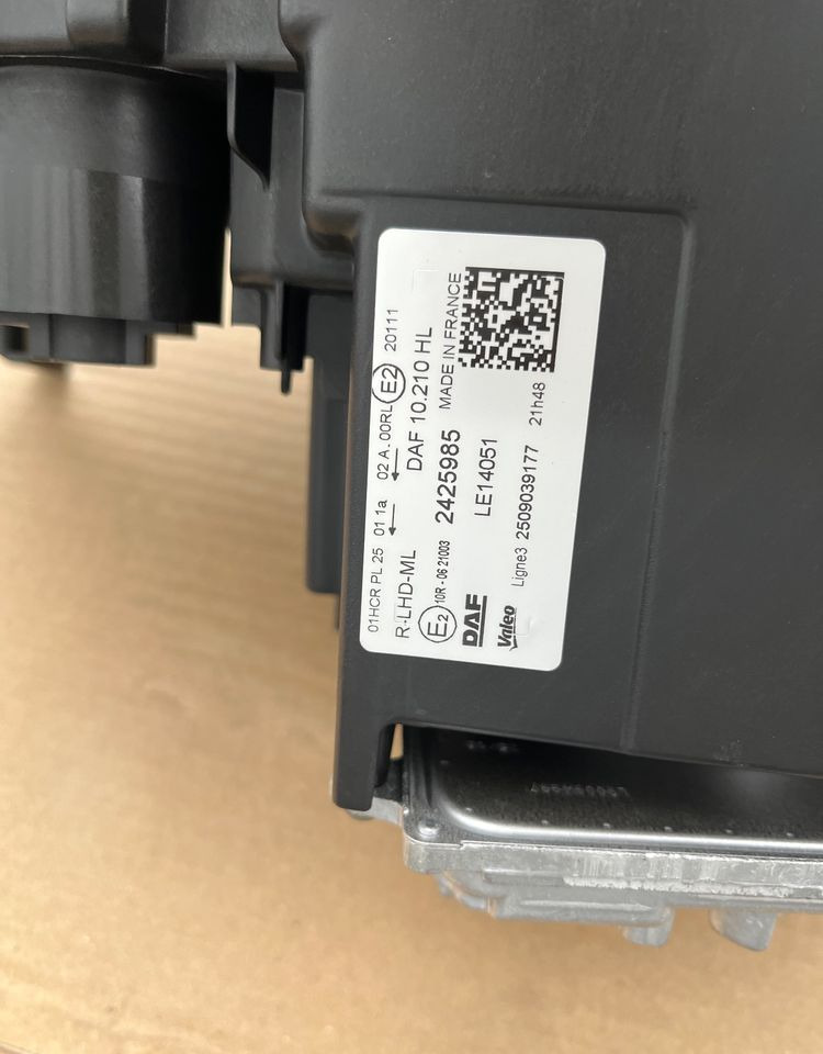 NOWE lampy LED DAF XG XG+ XF reflektor oryginał lampa NOWA - أضواء/ إضاءة - شاحنة: صورة 2 NOWE lampy LED DAF XG XG+ XF reflektor oryginał lampa NOWA - أضواء/ إضاءة - شاحنة: صورة 2