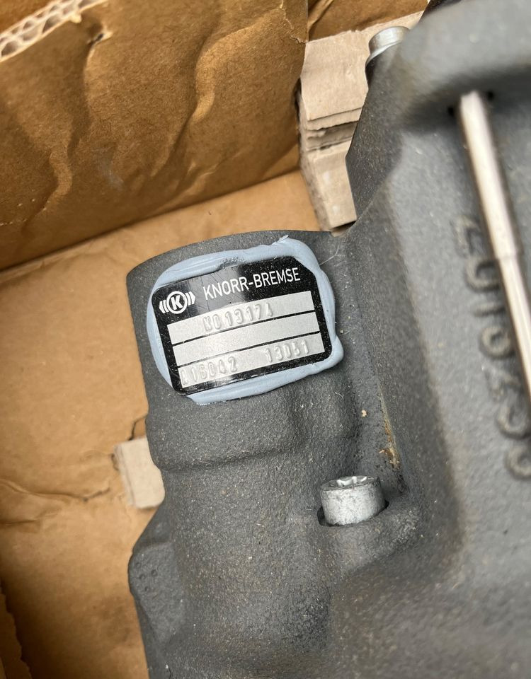NOWY zacisk hamulcowy Knorr Bremse K013174 - مسماك الفرامل - شاحنة: صورة 2 NOWY zacisk hamulcowy Knorr Bremse K013174 - مسماك الفرامل - شاحنة: صورة 2