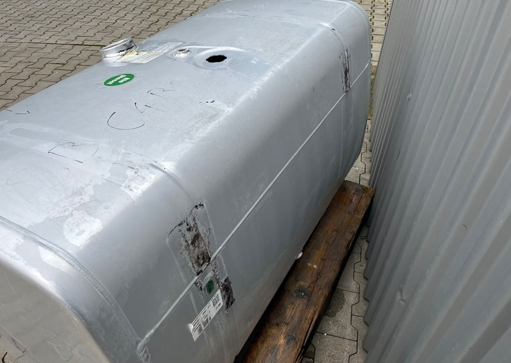 Zbiornik paliwa MAN TGX TGS 580 litrów bak - نظام الوقود - شاحنة: صورة 4 Zbiornik paliwa MAN TGX TGS 580 litrów bak - نظام الوقود - شاحنة: صورة 4