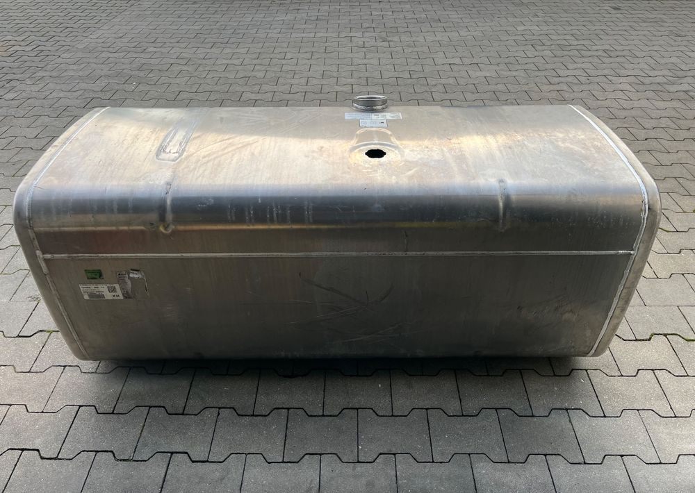 Zbiornik paliwa MAN TGX TGS 590 litrów bak - نظام الوقود - شاحنة: صورة 4 Zbiornik paliwa MAN TGX TGS 590 litrów bak - نظام الوقود - شاحنة: صورة 4