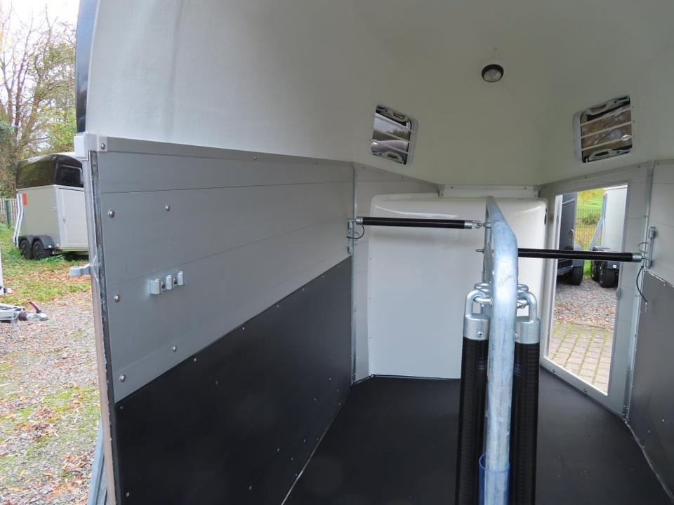 Böckmann Pferdeanhänger, Champion, Esprit, Sattelkammer, 100 km/h - عربة نقل خيل: صورة 5 Böckmann Pferdeanhänger, Champion, Esprit, Sattelkammer, 100 km/h - عربة نقل خيل: صورة 5