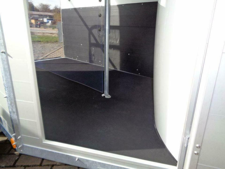 Böckmann Pferdeanhänger, Champion R, ALUBODEN, SaKa, 100 km/h - عربة نقل خيل: صورة 3 Böckmann Pferdeanhänger, Champion R, ALUBODEN, SaKa, 100 km/h - عربة نقل خيل: صورة 3