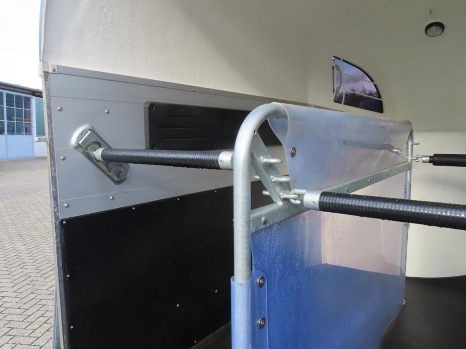 Böckmann Pferdeanhänger Champion R, Alub., 100 km/h - عربة نقل خيل: صورة 5 Böckmann Pferdeanhänger Champion R, Alub., 100 km/h - عربة نقل خيل: صورة 5