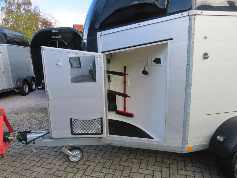 Böckmann Pferdeanhänger Champion R, Alub., 100 km/h - عربة نقل خيل: صورة 3 Böckmann Pferdeanhänger Champion R, Alub., 100 km/h - عربة نقل خيل: صورة 3