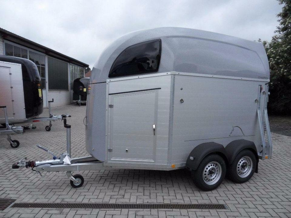 Böckmann Pferdeanhänger Champion R, Aluboden, Sattelkammer, 100km - عربة نقل خيل: صورة 2 Böckmann Pferdeanhänger Champion R, Aluboden, Sattelkammer, 100km - عربة نقل خيل: صورة 2
