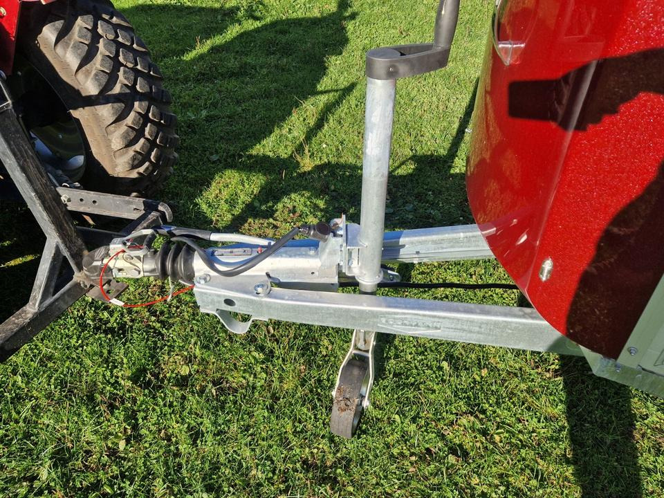 Böckmann Pferdeanhänger Champion R, SaKa., 100 km/h - عربة نقل خيل: صورة 5 Böckmann Pferdeanhänger Champion R, SaKa., 100 km/h - عربة نقل خيل: صورة 5